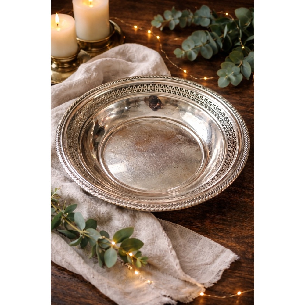 Wm Rogers 835 Silver‎ Plate Pierced Round Tray Gadroon Edge 12.5 Inch Vintage